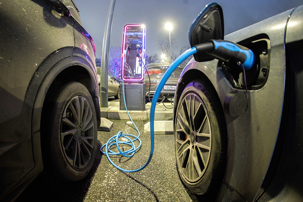 Зарядных станций в Москве уже 7 тысяч, а к 2030 году их количество должно вырасти в пять раз. 