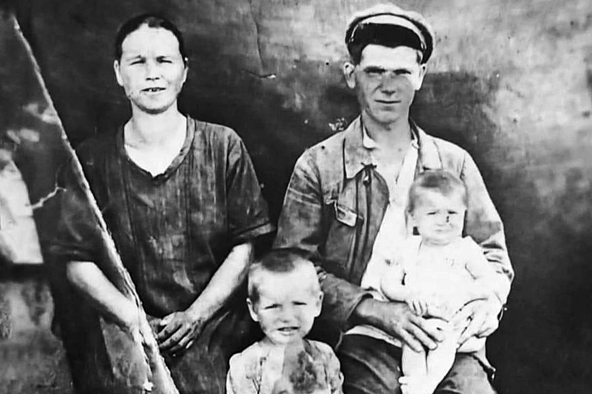 Роман Абрамович Бойко с семьей накануне войны. Фото из семейного архива.