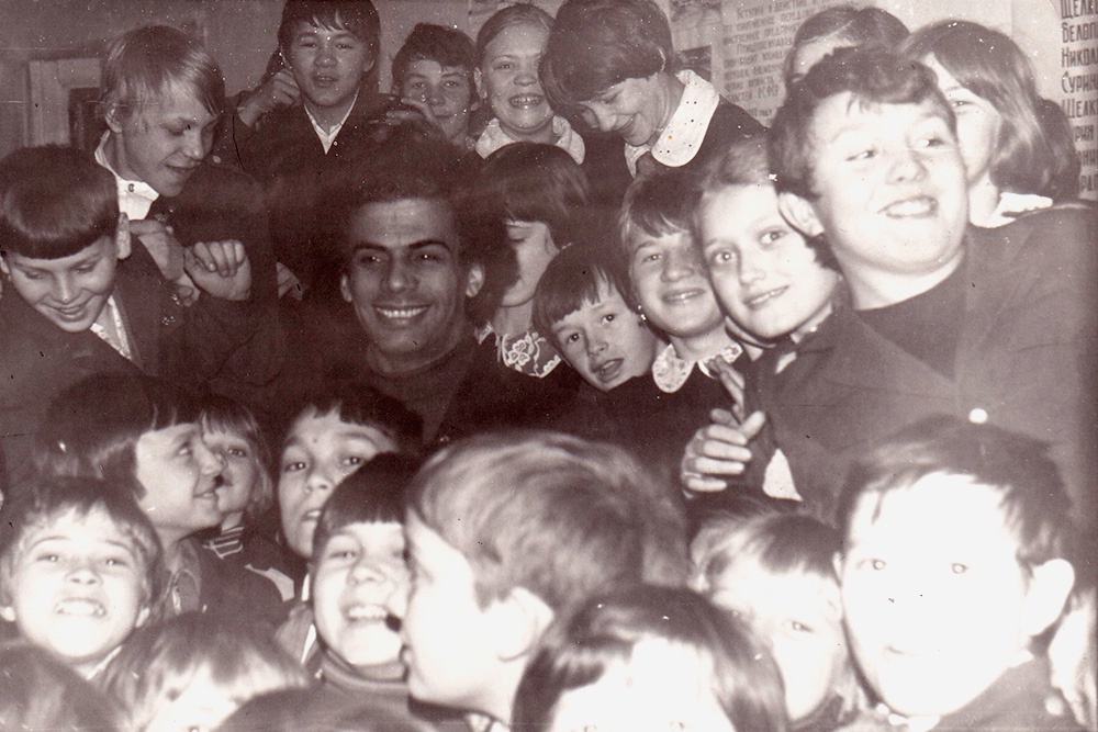 Переполох в Кашинской школе! Приехал ее бывший ученик Джеймс Паттерсон. Январь 1981 года.