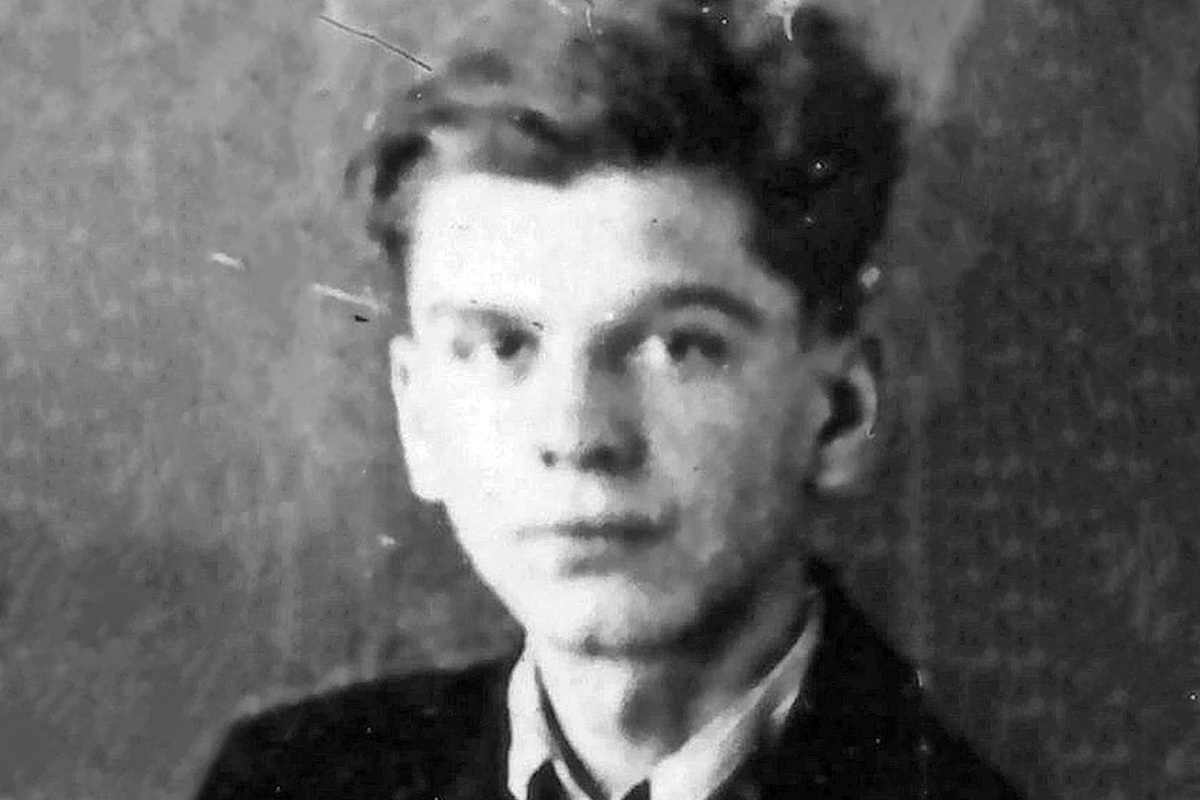 Фрагмент протокола допроса и фотография задержанного Александра Лахно.