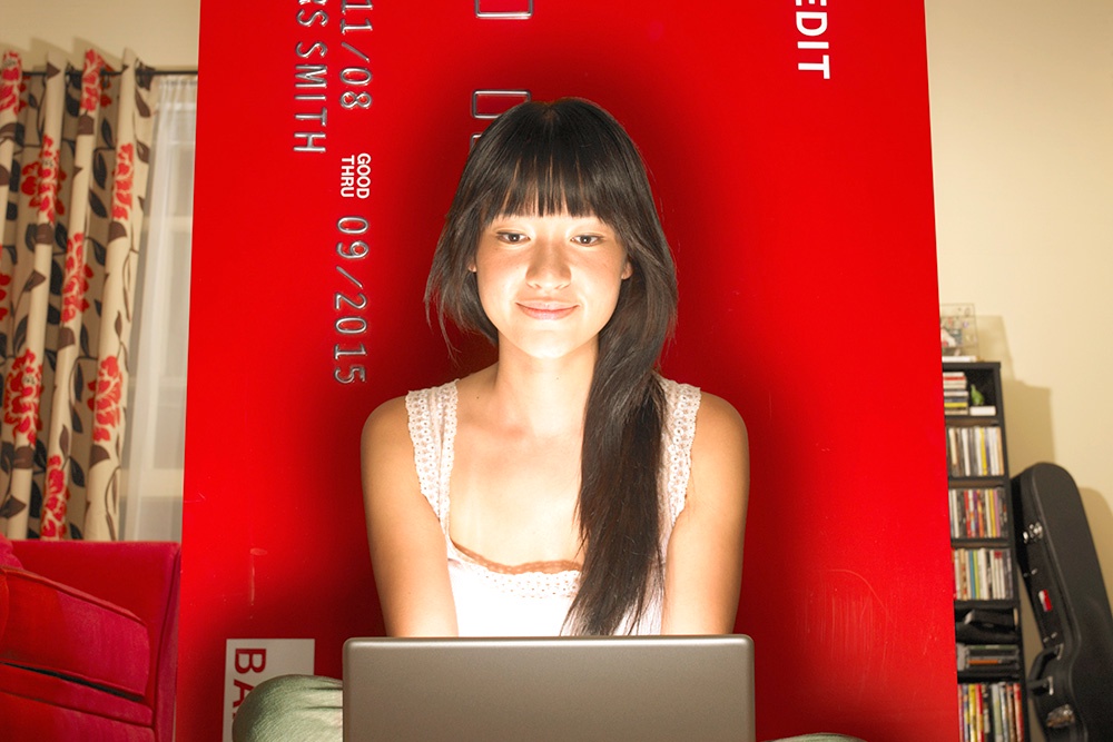 Контролировать свою кредитную историю полезно каждому человеку, будь он финансист или домохозяйка.