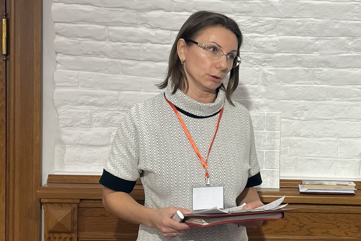 Светлана Фокина выступает с защитой своего проекта. 