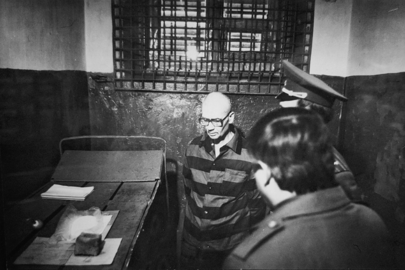 Андрей Чикатило в камере смертников. 1992