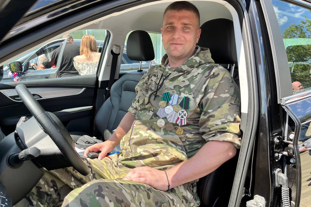 Все машины имеют ручное управление, оснащены системами стабилизации и устойчивости