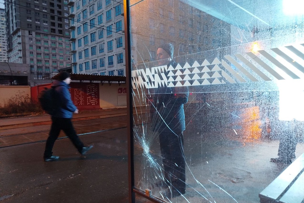 Каждый день екатеринбуржцы с возмущением наблюдают, как уродуется город и улетают в пустоту бюджетные деньги.