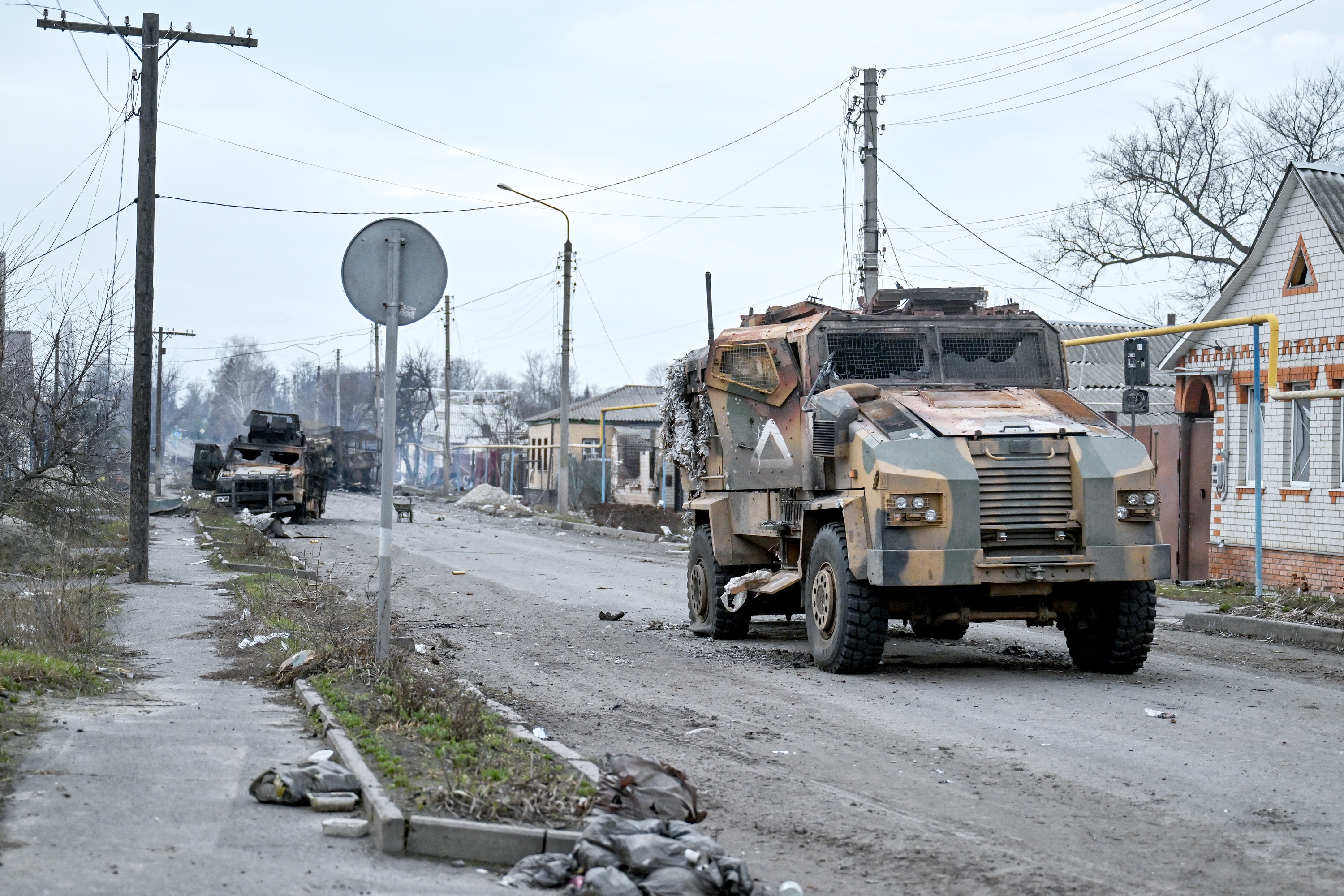 Сгоревшая колонна ВСУ в освобожденном российскими войсками селе Гончаровка в Курской области.