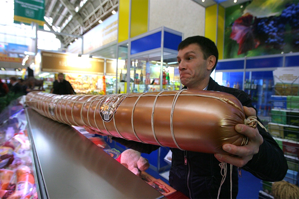 Вареная колбаса может стоить дешевле мяса, поскольку в ней до 70% воды.