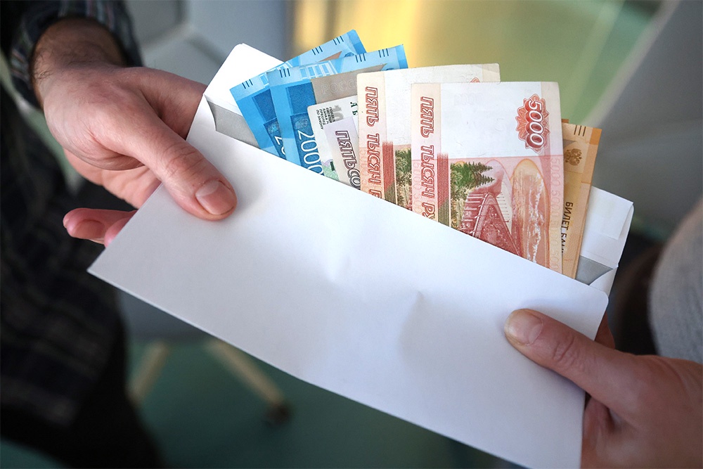 Для "обеления" теневой экономики ФНС сделает упор на снижении доли наличных в обороте.