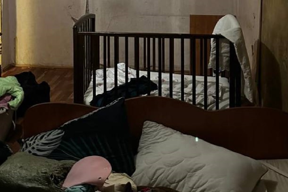 Комната квартиры в Апраксином переулке, где произошло убийство ребенка