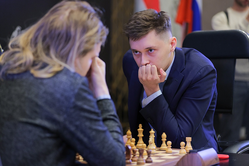 Даже если Андрей Есипенко уступит в полуфинале, шанс будет. Победа в матче за третье место - это тоже заветная путевка.