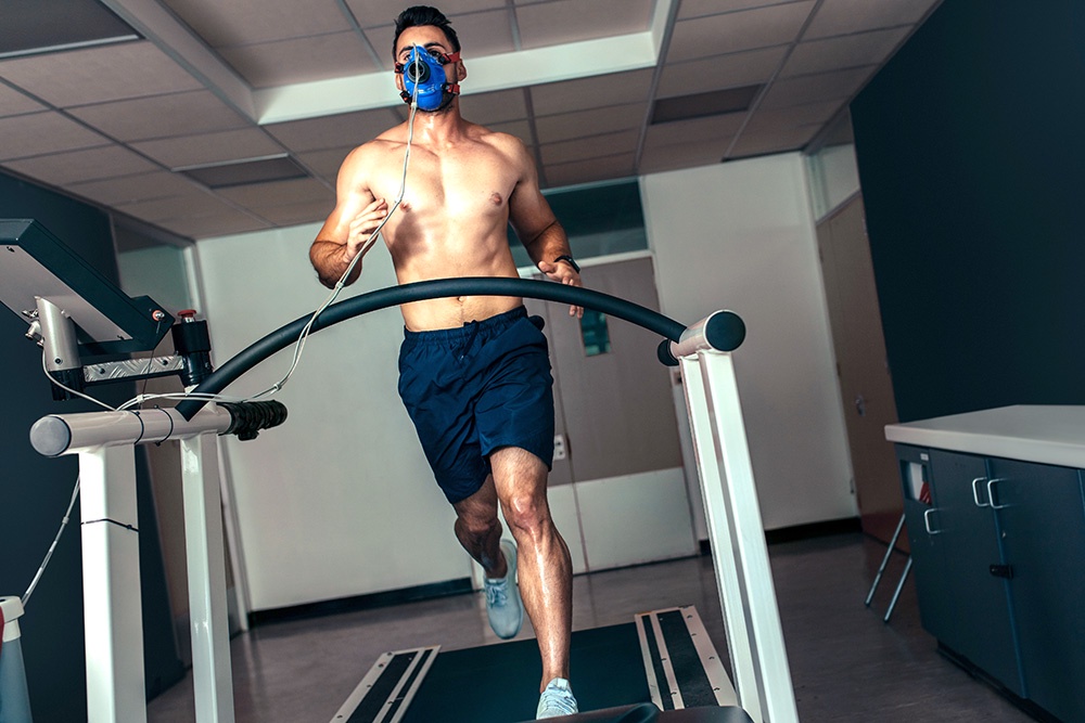 Новые технологии контролируют состояние спортсмена на тренировке.