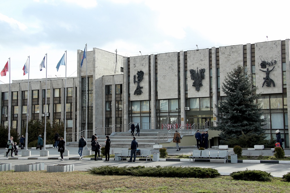 В 2026 году МГИМО начнет прием документов на поступление 20 июня. Окончание приема документов - 15 июля (для тех, кто сдает дополнительные экзамены или поступает не по ЕГЭ) и 25 июля (для всех остальных).