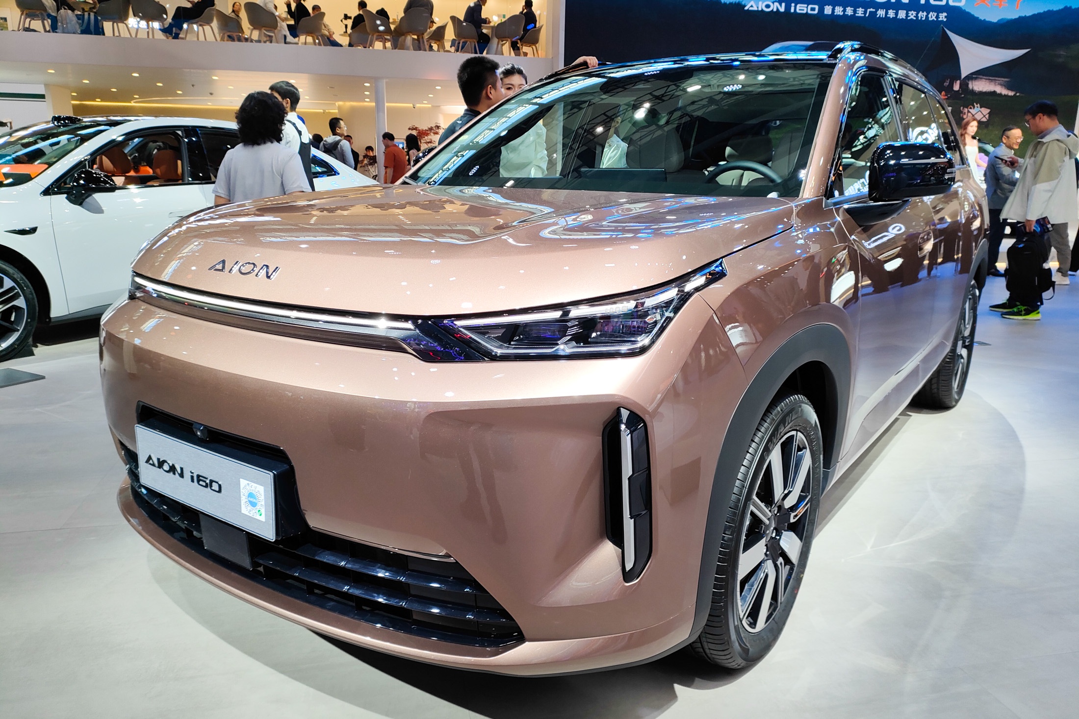 Этот кроссовер от марки Aion, которая принадлежит GAC, доберется и до нашей страны.