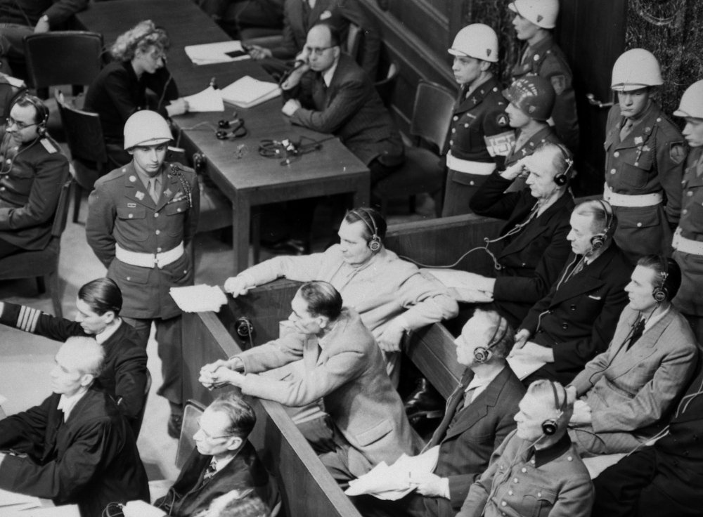 Военные преступники: Г. Геринг, Р. Гесс, Й. Риббентроп, В. Кейтель, К. Дёниц, Э. Рёдер, Б. фон Ширах на скамье подсудимых. Нюрнберг. Германия. 7 декабря1945 г.