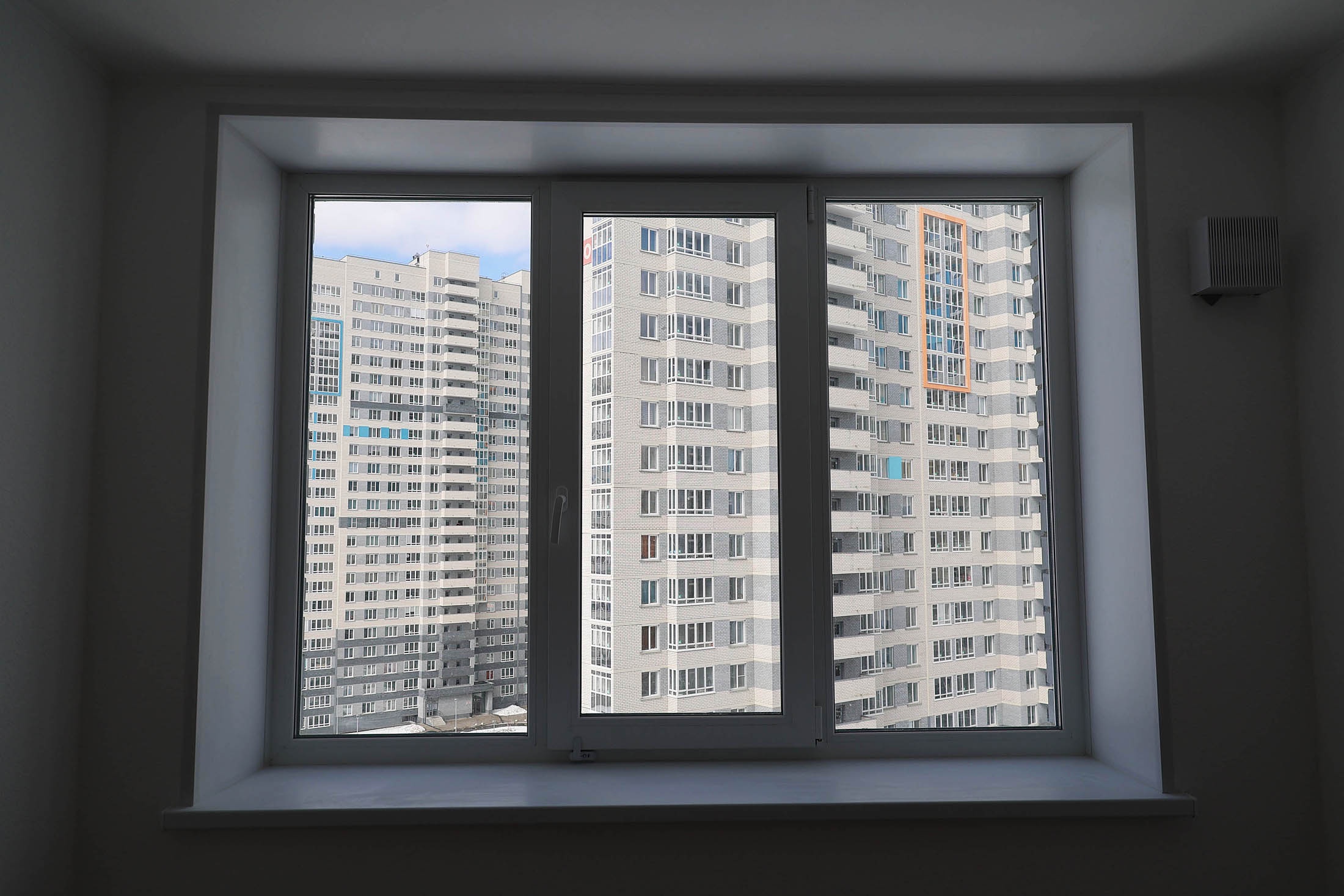 Минстрой: Сделки на первичном рынке жилья безопаснее, чем на вторичном