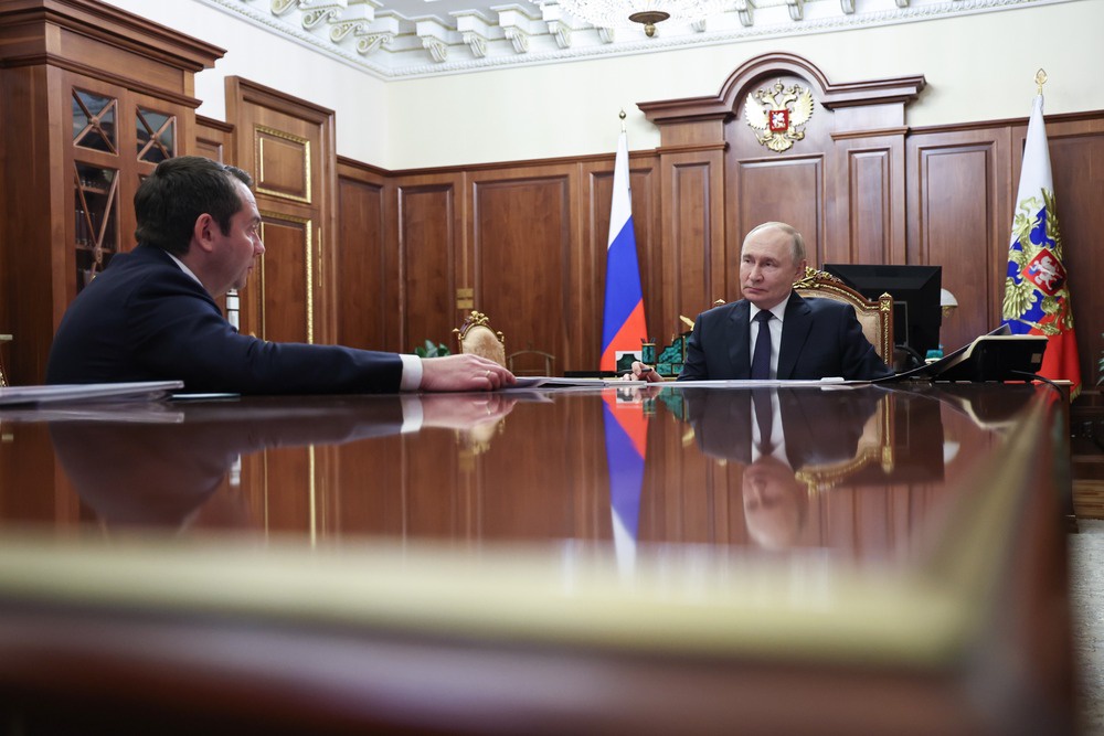 Андрей Чибис рассказал президенту в том числе и о перспективах Северного морского пути. 