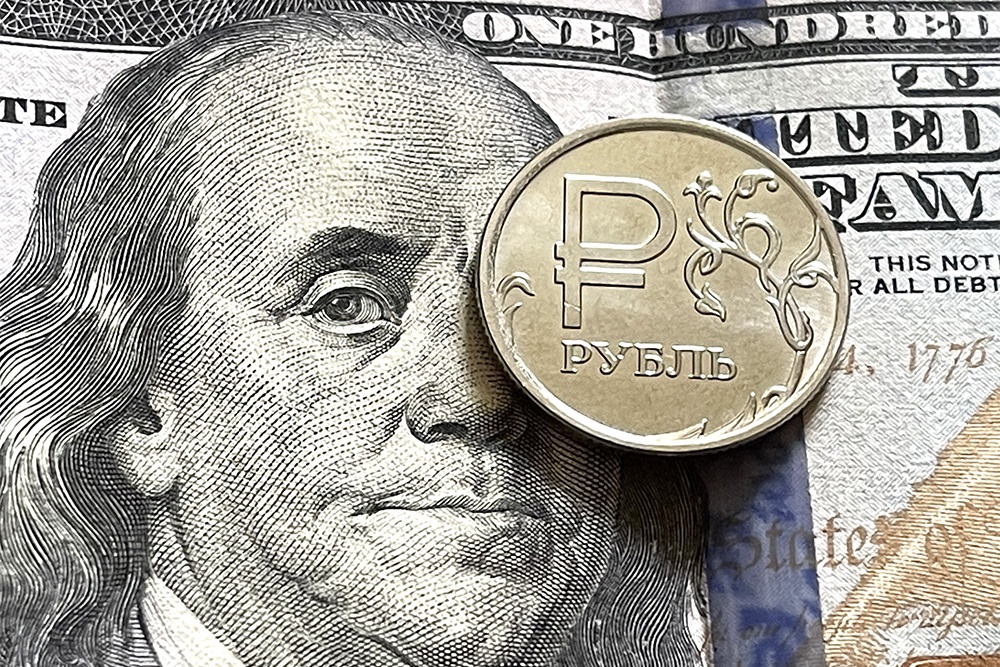 Повторения декабря 2024 не будет: Что может произойти с рублем до конца года