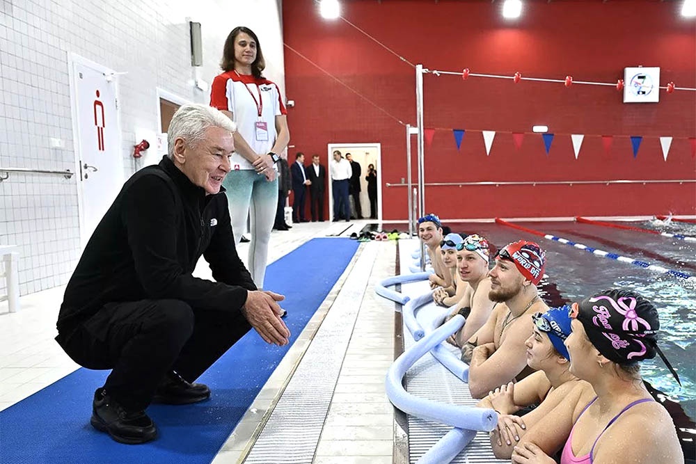 В районах Москвы становится все больше спорткомплексов с бассейнами