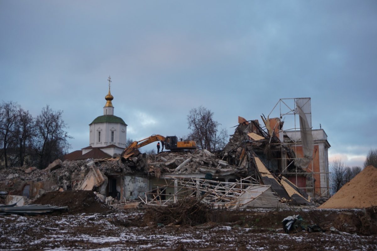На месте снесенного Речного вокзала в Твери хотят воссоздать древний Отроч монастырь. На месте снесенного Речного вокзала в Твери хотят воссоздать древний Отроч монастырь.