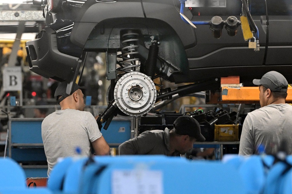 Автолюбителей интересует, какие машины будут сходить с конвейера. Официальной информации об этом пока нет