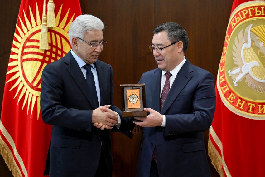 Президент КР Садыр Жапаров наградил генсекретаря ОДКБ Имангали Тасмагамбетова орденом "Достук" -  за укрепление безопасности и дружбы между странами организации.