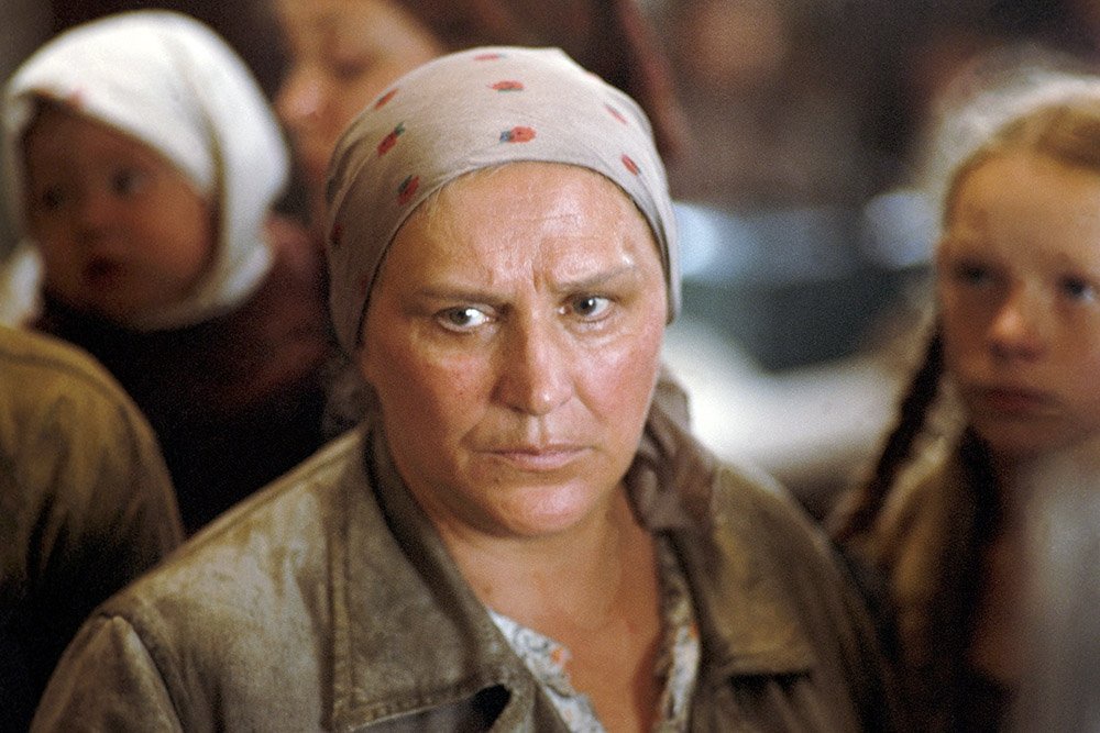 Съемки кинофильма "Запретная зона" (режиссер Николай Губенко). Нонна Мордюкова в роли Авдотьиной. 1988 год