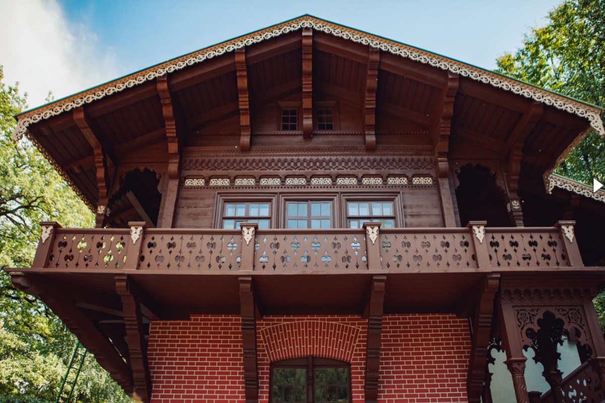 Швейцарский домик в усадьбе Кусково после реставрации. Швейцарский домик в усадьбе Кусково после реставрации.