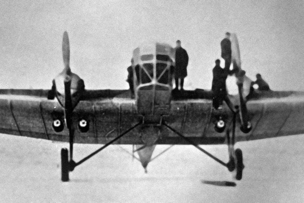 Родоначальник советской тяжелой бомбардировочной авиации АНТ-4.