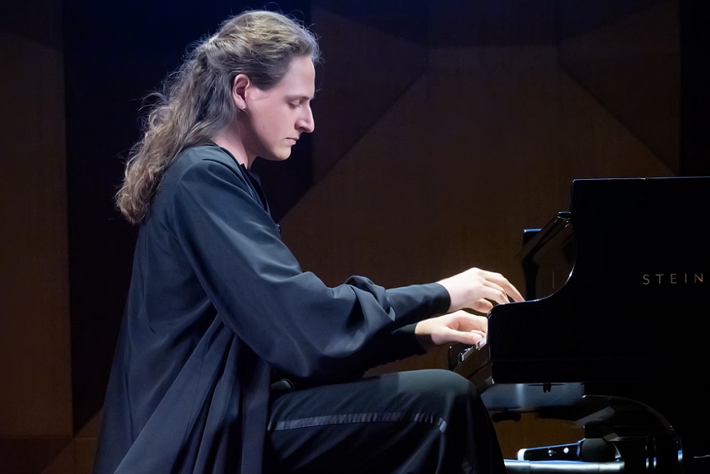 Молодой пианист Владимир Вишневский порадовал зрителей артистизмом и свободой от стереотипов.