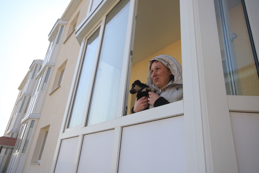 В Крыму активно возводятся апартаменты, которые хоть и не попадают в статистику обеспеченности жильем, фактически предназначены для жизни.