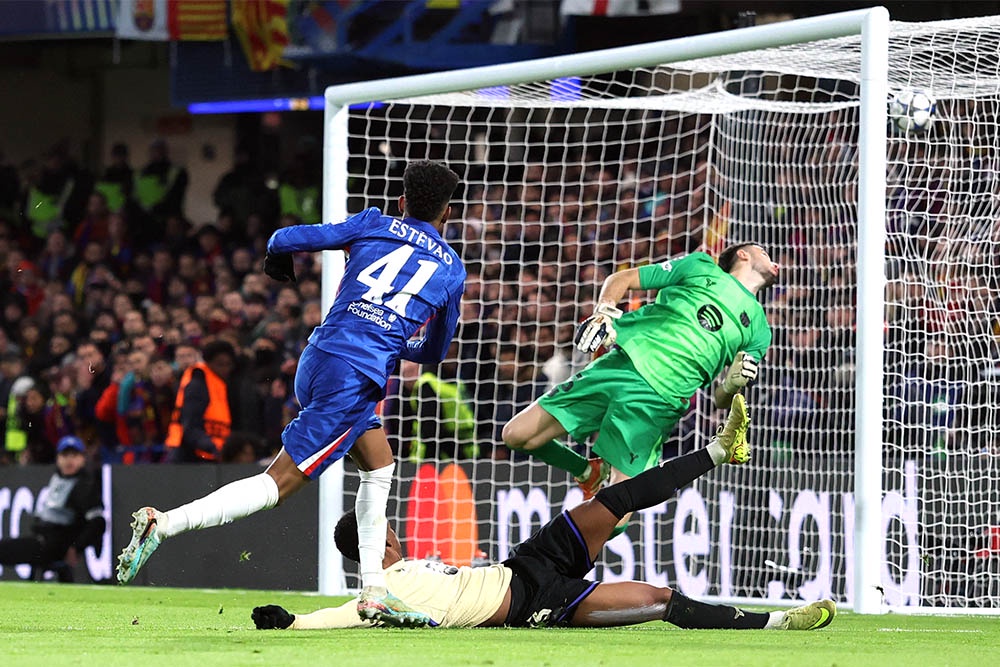 Восходящая звезда "Челси" бразилец Эстевао забил один из трех мячей и был лучшим на поле.