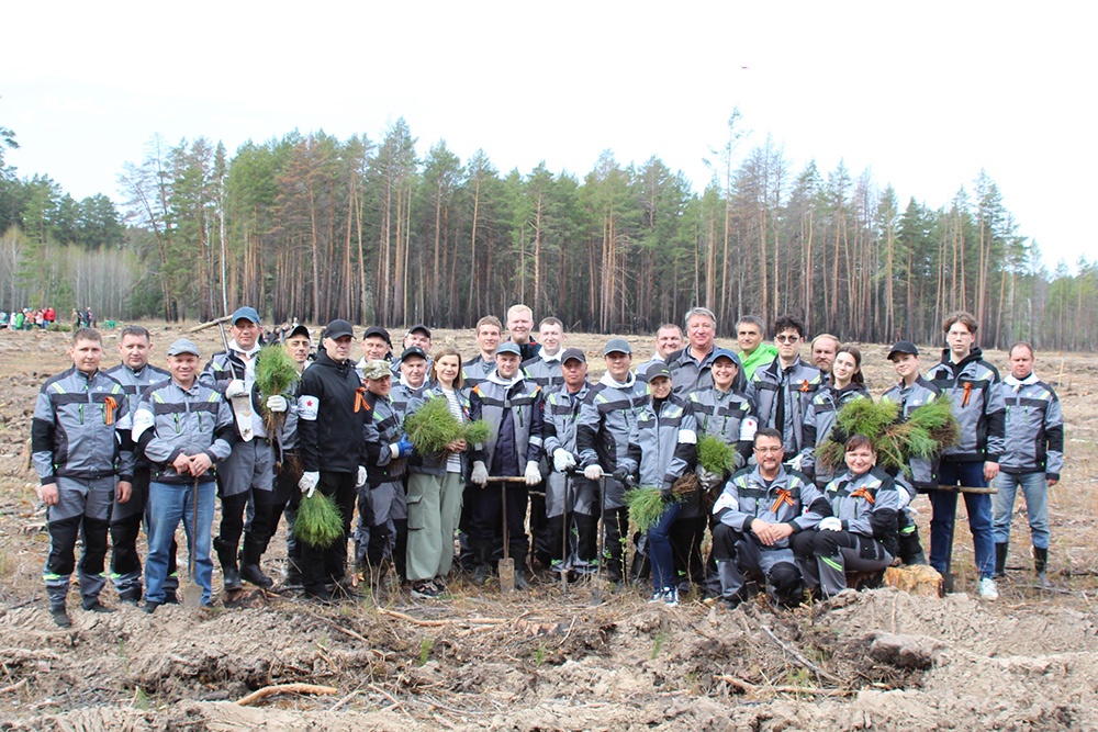 Сотрудники предприятия с удовольствием участвуют  в экологических  субботниках,  в восстановлении  лесов. 