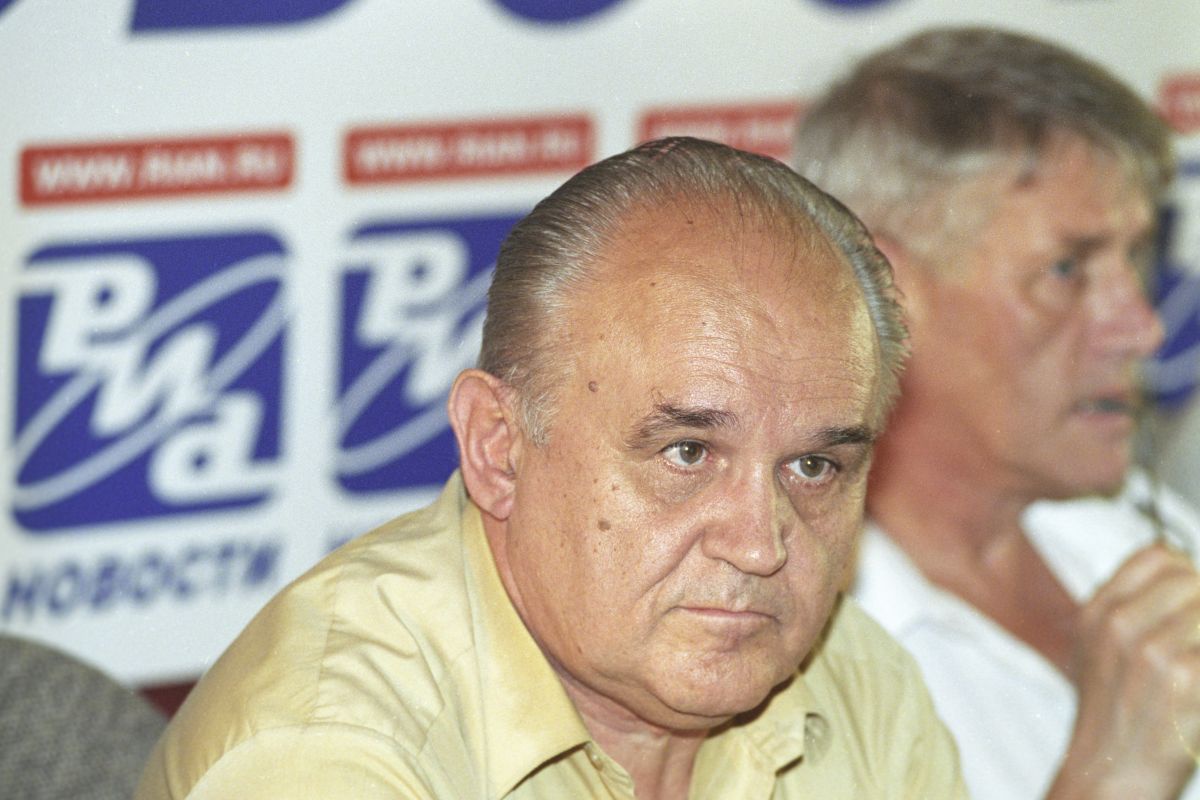 За личный вклад в создание техники специального назначения Валериан Соболев награжден Государственной и Ленинской премиями, орденом Трудового Красного Знамени.