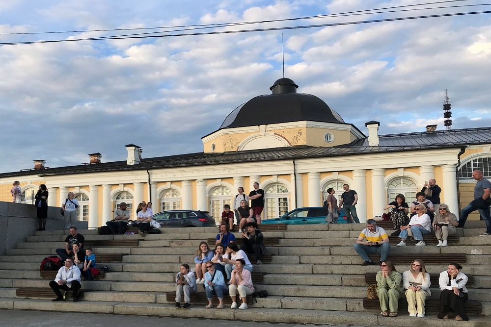 Депутаты рассмотрели законопроект о запрете распространения энергетиков в общеобразовательных учреждениях, на спортивных мероприятиях, а также во время проведения различных праздников