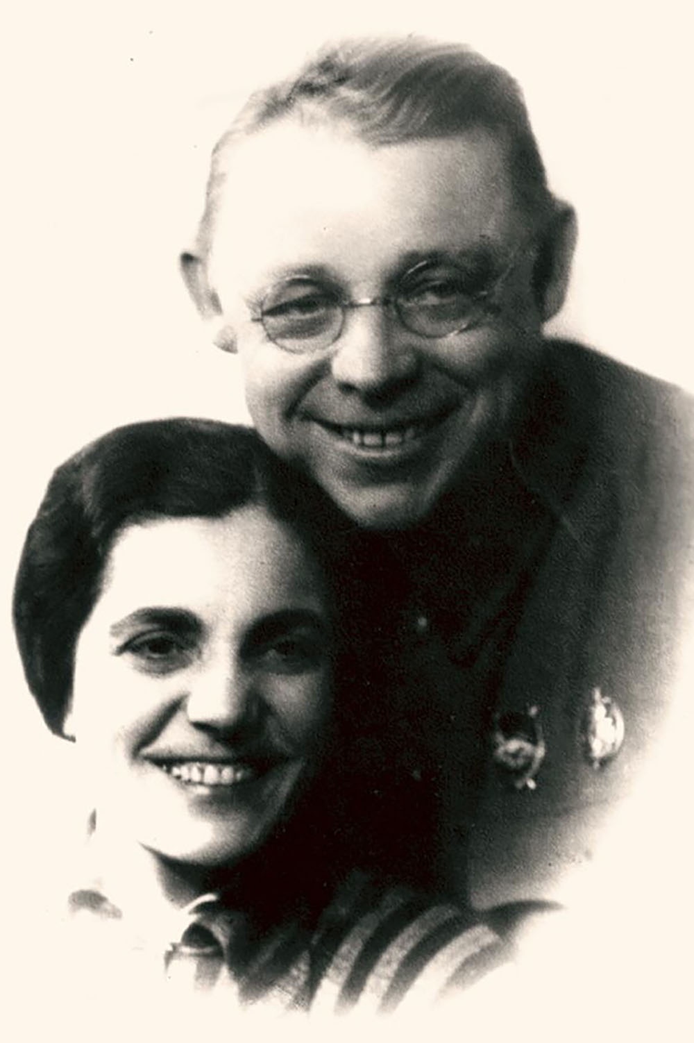 Елизавету Юльевну и Василия Михайловича Зарубиных соединили любовь и разведка. А может быть, разведка и любовь.