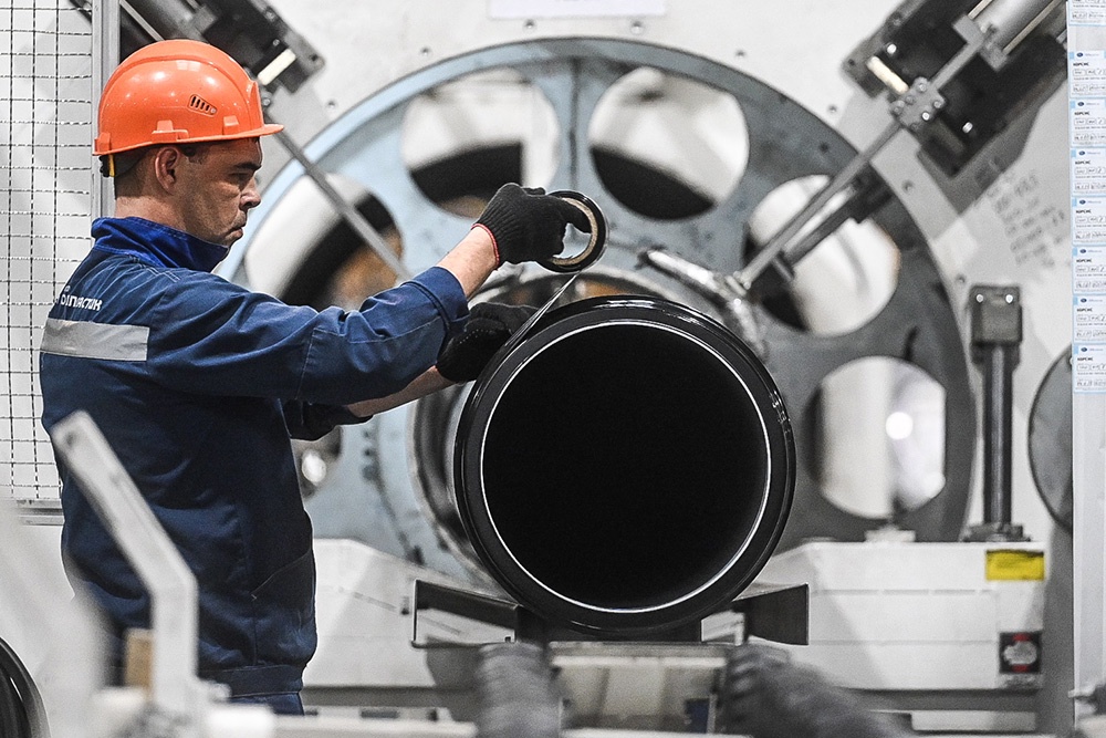 Трубы завода используют при строительстве трассы Екатеринбург - Тюмень, лежат они и под реконструированной гостевой улицей Ленина в Тюмени. 