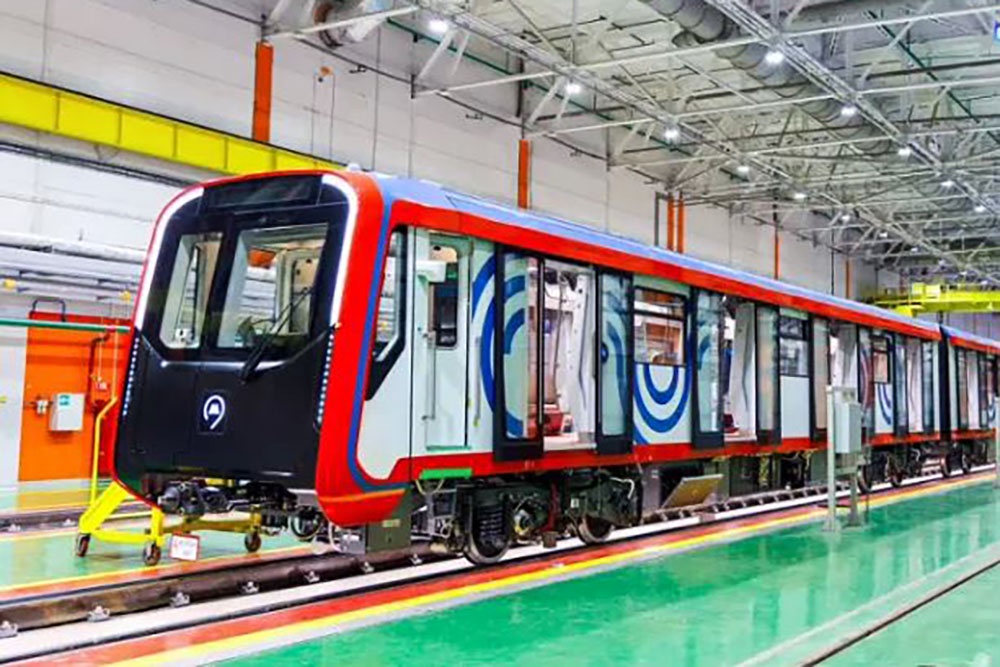 Скоро этот состав переедет с завода на испытания в метро. 