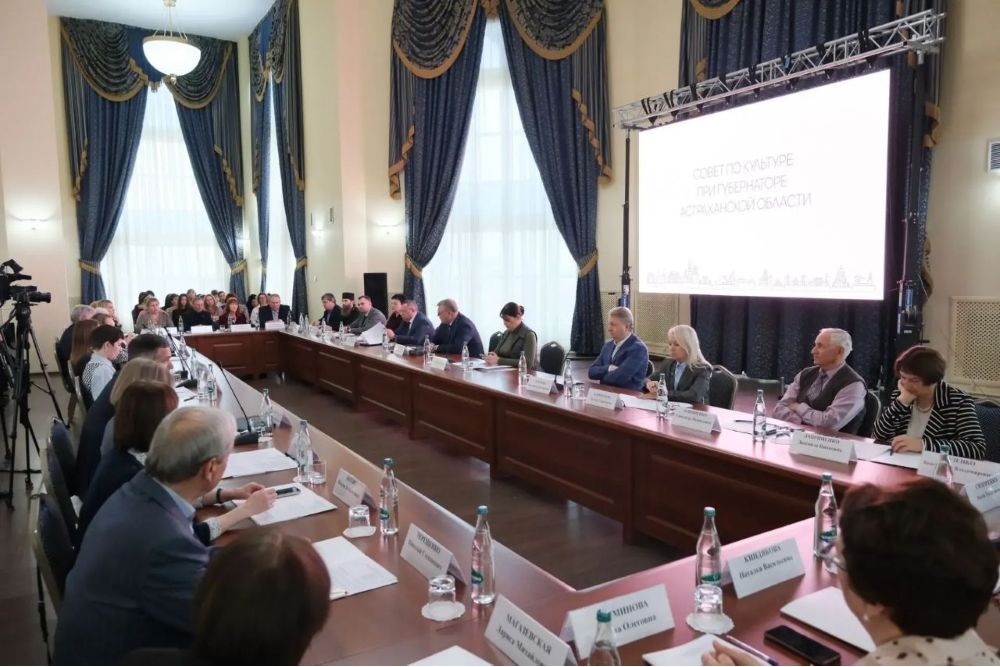 С инициативой о создании в Астрахани Аллеи "Астраханцы - звезды российской сцены" выступило региональное отделение Союза театральных деятелей России