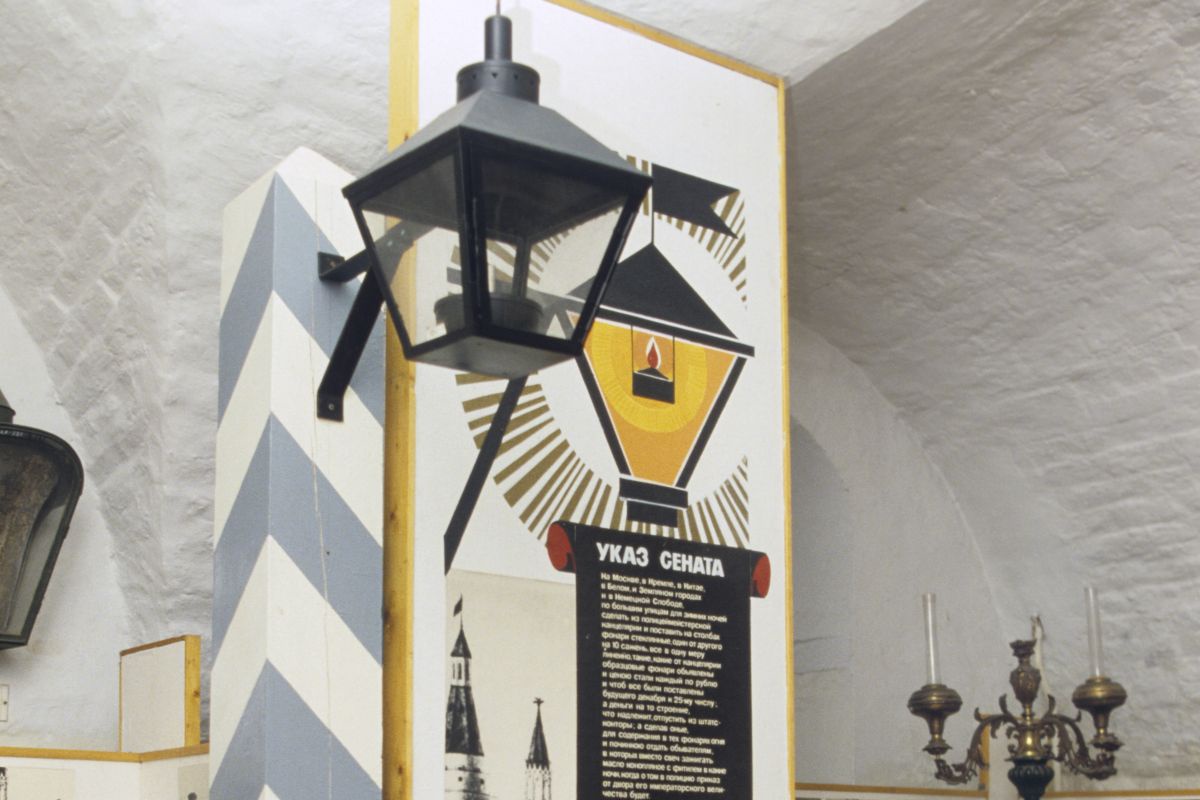 Первый масляный фонарь (1730 г.) в Музее "Огни Москвы".