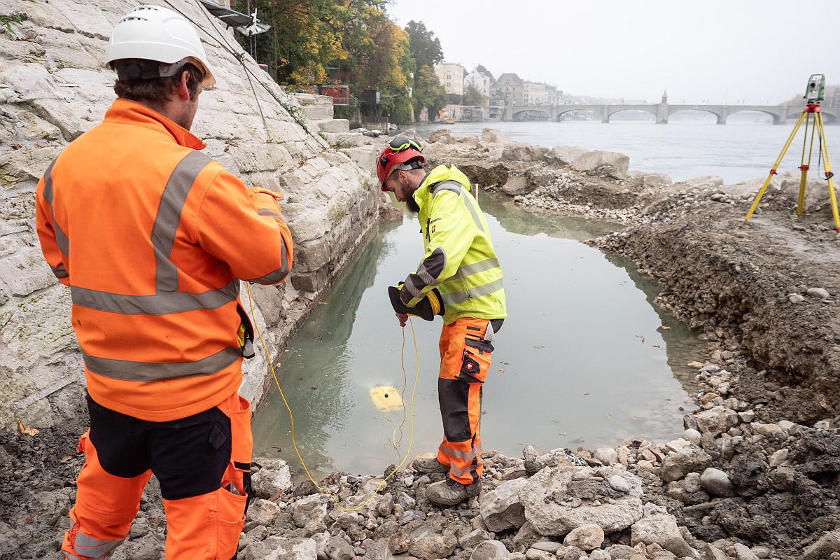 Под Соборной смотровой площадкой исследователи обнаружили необычайно хорошо сохранившийся средневековый штамп. 