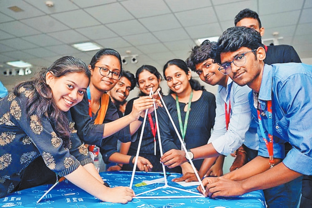 Победители олимпиады "Точная энергия", которую организовал в Индии Инжиниринговый дивизион "Росатома".