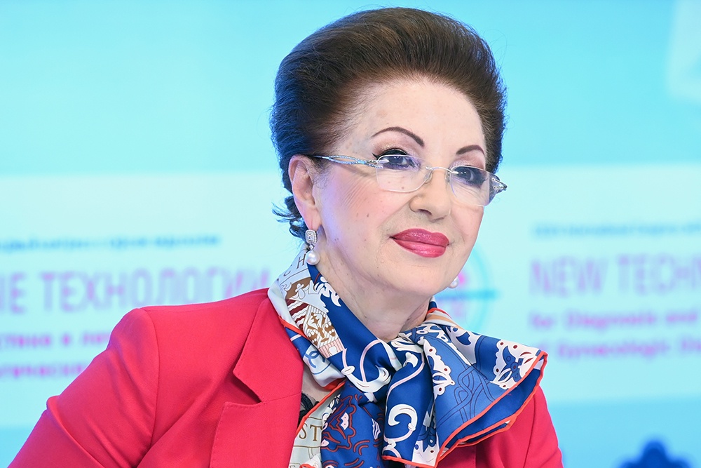 В День матери поздравляю всех мам и лично мою в том числе. Ей недавно исполнилось сто лет.