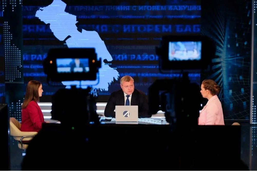 Губернатор Астраханской области Игорь Бабушкин в ходе прямой линии заявил о старте в 2026 году второго потока кадровой программы "Победоносец" для участников СВО