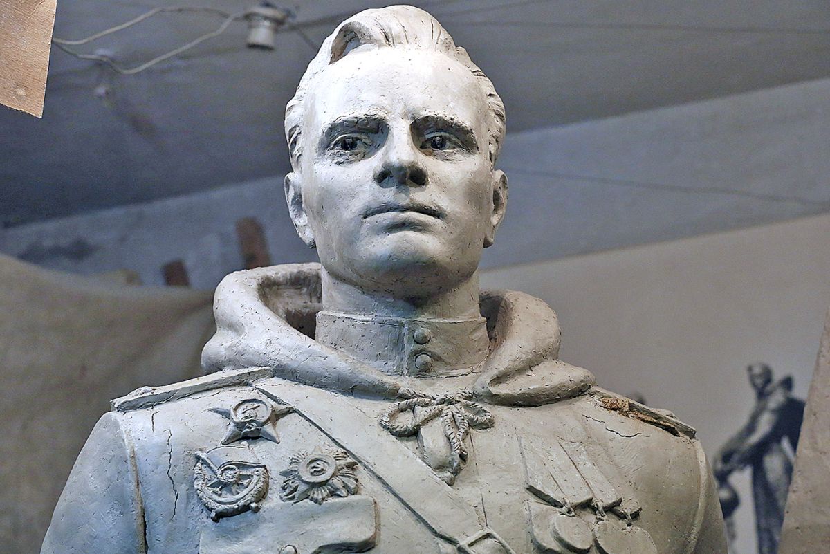 Награды дождался уже бронзовый Герой...