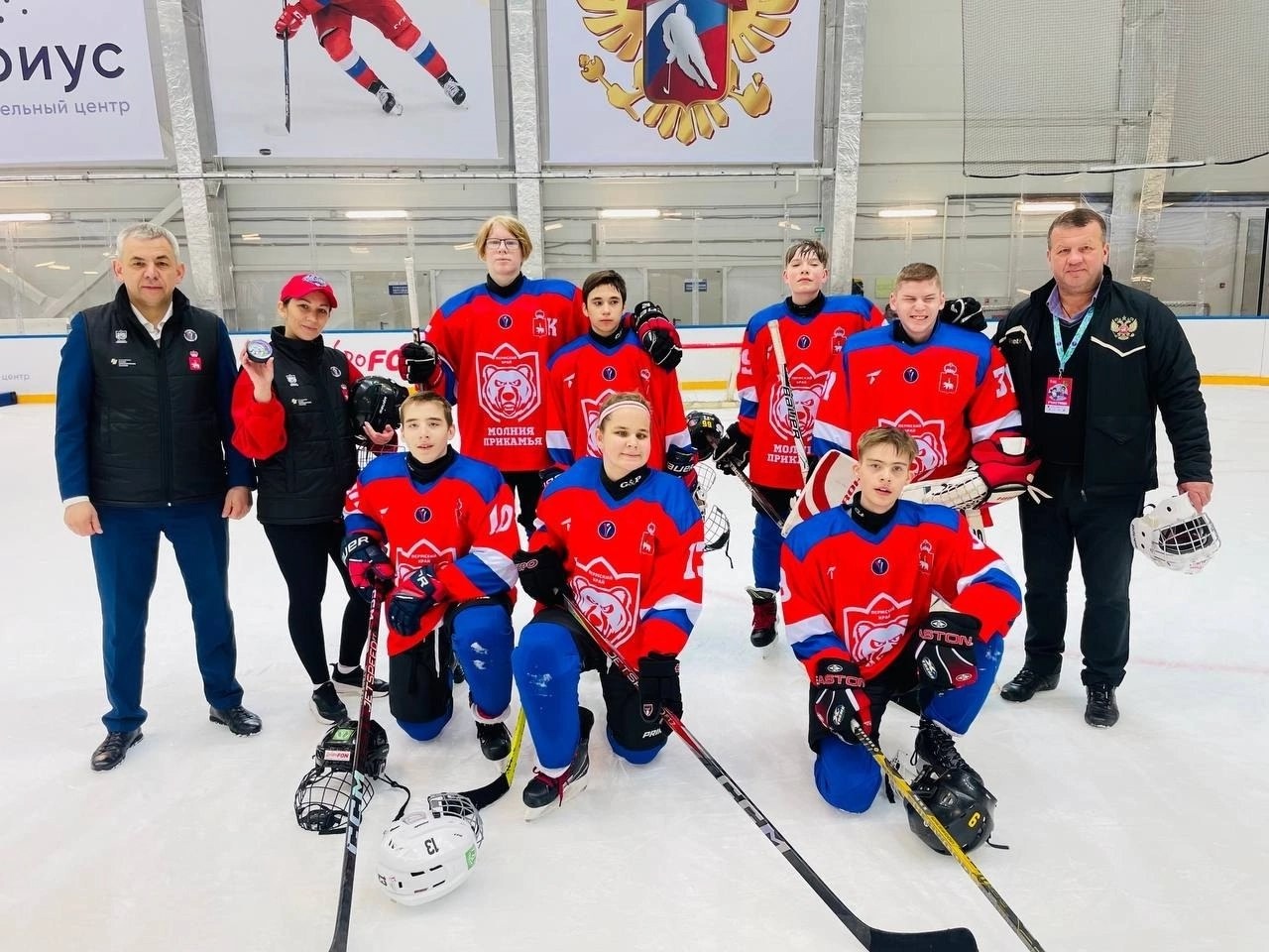 Ринат Абдуллин (слева) с командой.