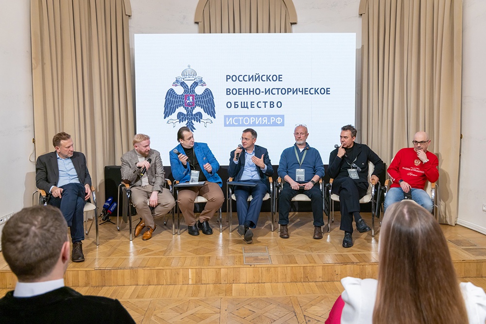 Владимир Мединский и учителя-блогеры обменялись мнением об учебниках истории