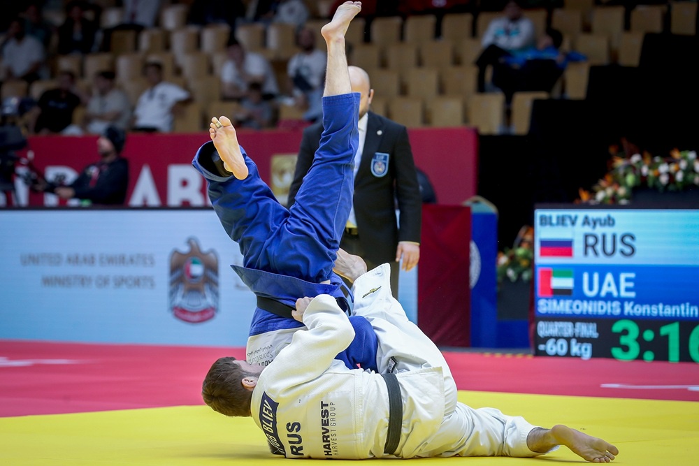 На экипировку наших дзюдоистов, так же как и на табло, вернулась аббревиатура RUS.