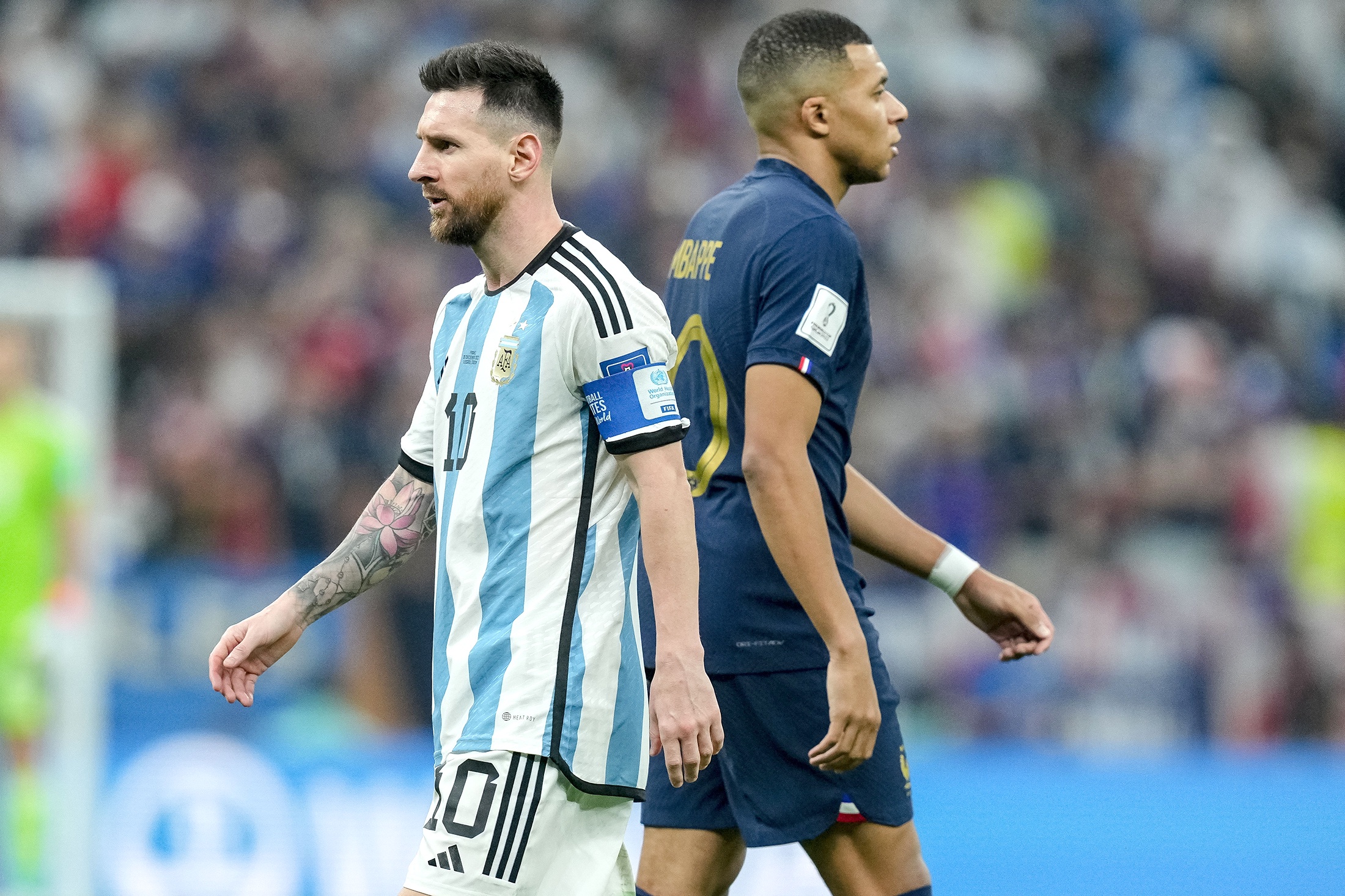 На чемпионате мира в Катаре лидер сборной Аргентины Лионель Месси забил семь мячей, а француз Килиан Мбаппе - восемь, из которых три были в финале. Но в спорте может быть только один победитель. И накануне им стала Аргентина.