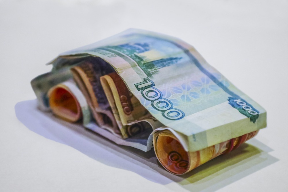 Будущим владельцам мощных привезенных иномарок придется заплатить пару миллионов рублей сбора.