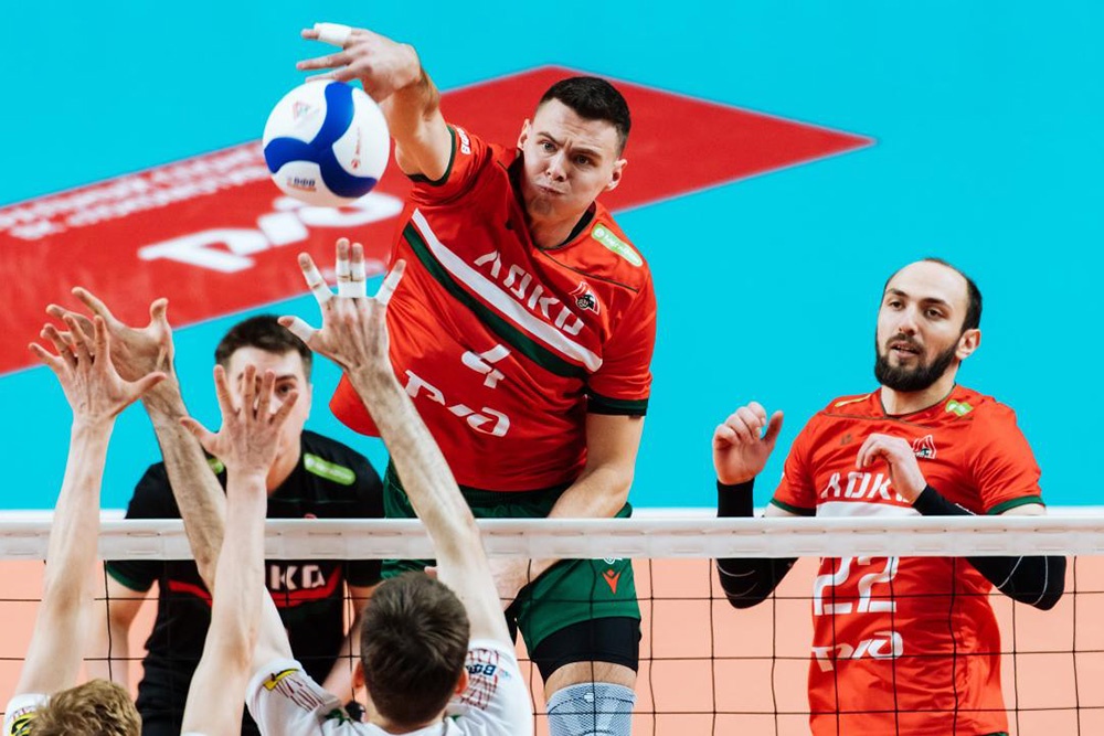 Момент матча 10-го тура "Локомотив" - "Оренбуржье" (3:0)